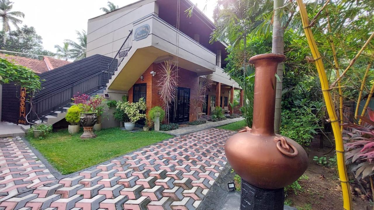 Bed and Breakfast Edwin'S Airport Garden à Negombo Extérieur photo